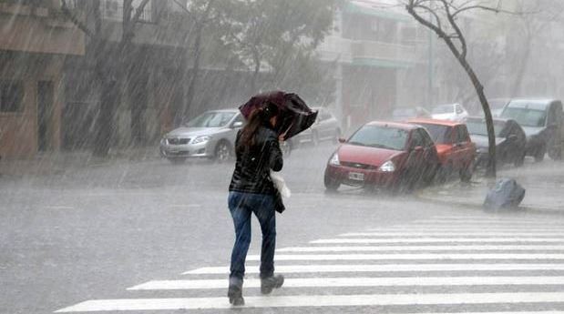 Chubascos y tronadas en Santo Domingo hoy