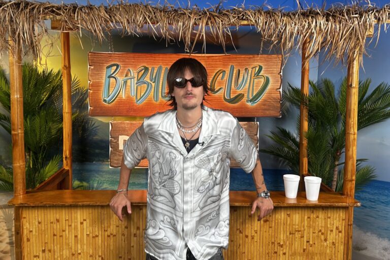 Danny Ocean abre la puerta del 'Babylon Club' para "apagar el ruido" que afecta el mundo