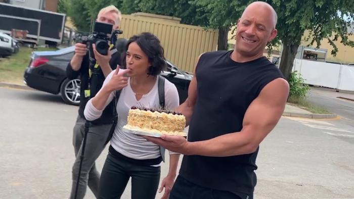 Celebran cumpleaños de Michelle Rodriguez en pleno rodaje de “Rápido y Furioso 11”