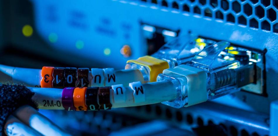 Claro informa sufre avería en fibras ópticas que afecta servicios