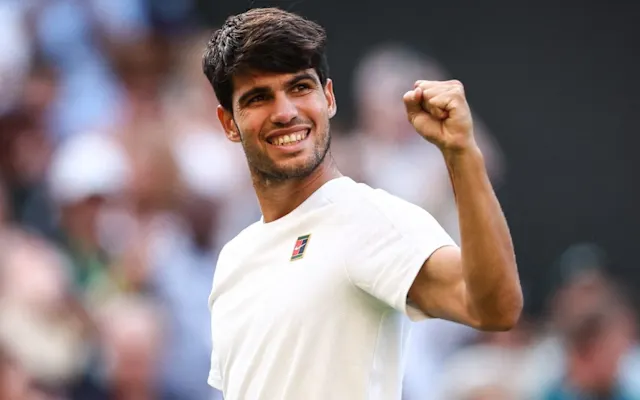 El español Carlos Alcaraz avanzó a los cuartos de finales del torneo Wimbledon tras derrotar al británico Cameron Norrie