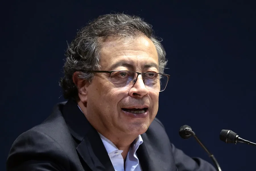 Petro defiende la justicia tras condena a Álvaro Uribe