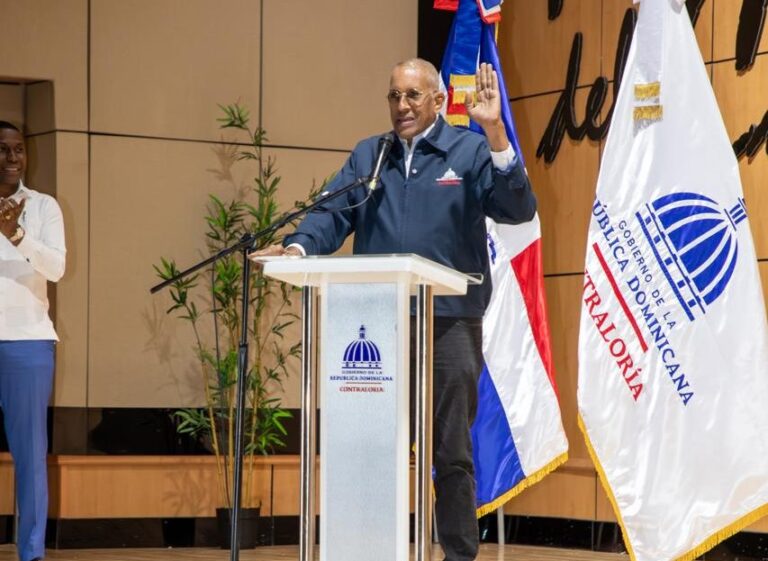 Contralor general de la República se compromete a fortalecer las UAI