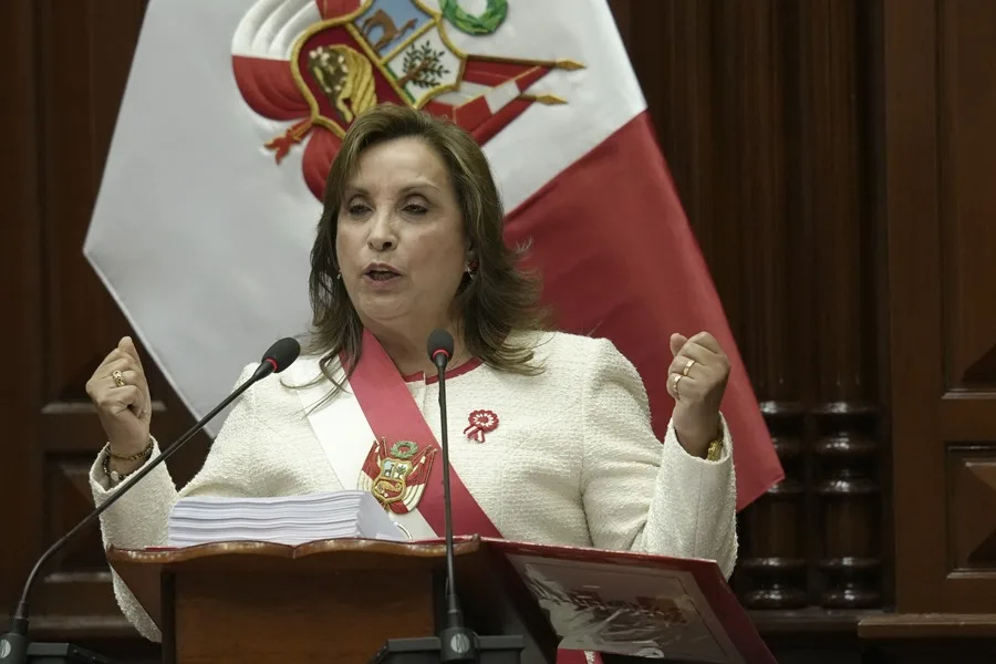 Dina Boluarte afirma que evitó que Perú sea «un país fallido como Cuba, Venezuela y Bolivia»