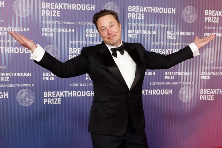 El patrimonio de Elon Musk cae tras anuncio político
