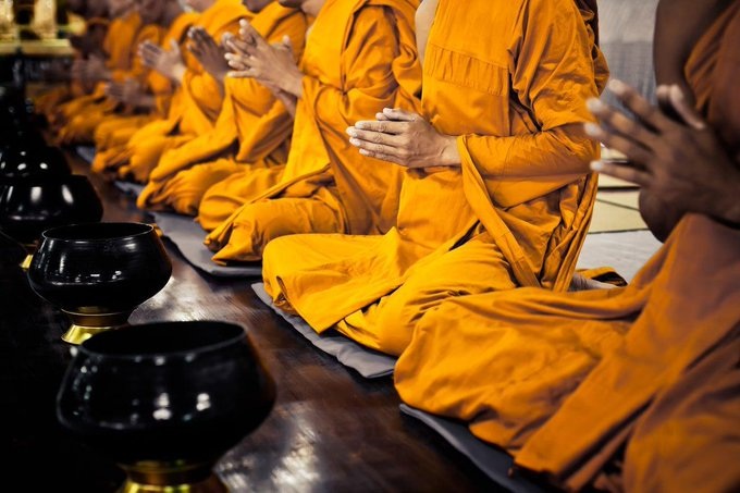 Escándalo en Templos Budistas de Tailandia: Monjes y Extorsión