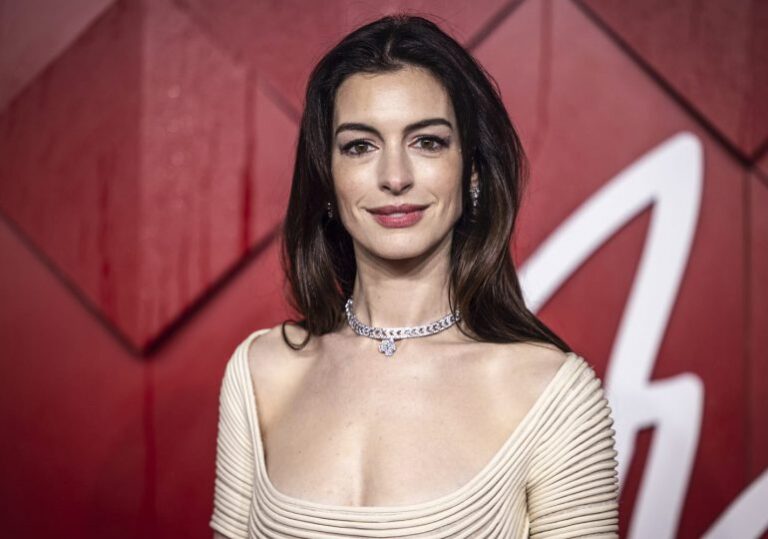 Anne Hathaway vivió un colapso emocional durante el rodaje de su nueva película “Mother Mary”