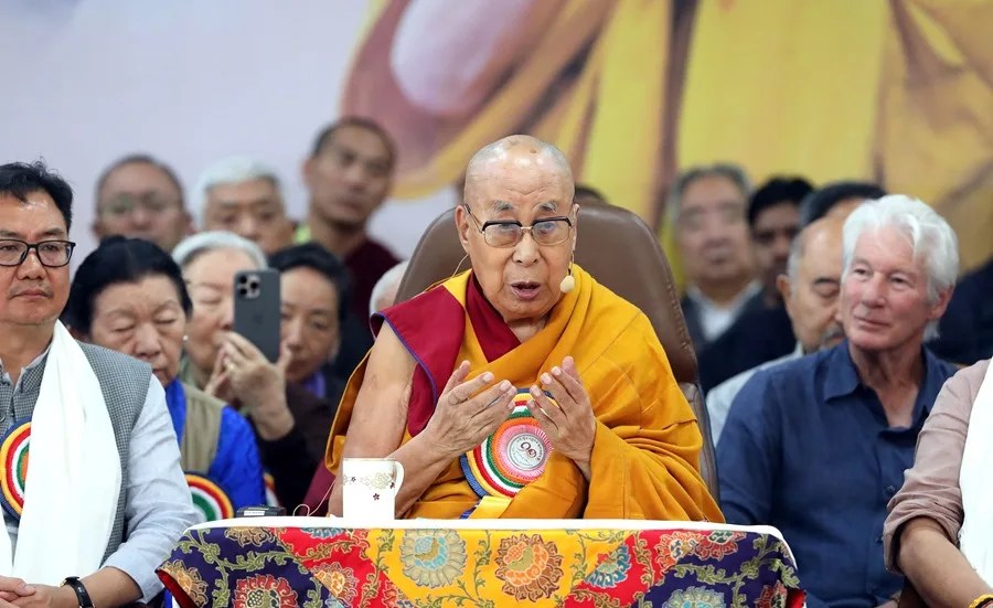 El dalái lama celebra su 90 cumpleaños en una jornada de festejo y desafío a China