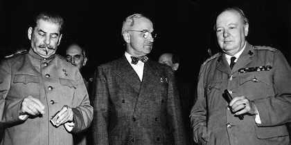 La reunión de los “tres grandes” que dio inicio a la posguerra: el nuevo mapa de Europa y la sombra de la bomba nuclear