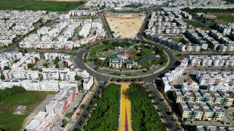 Gobierno promete soluciones para Ciudad Juan Bosch