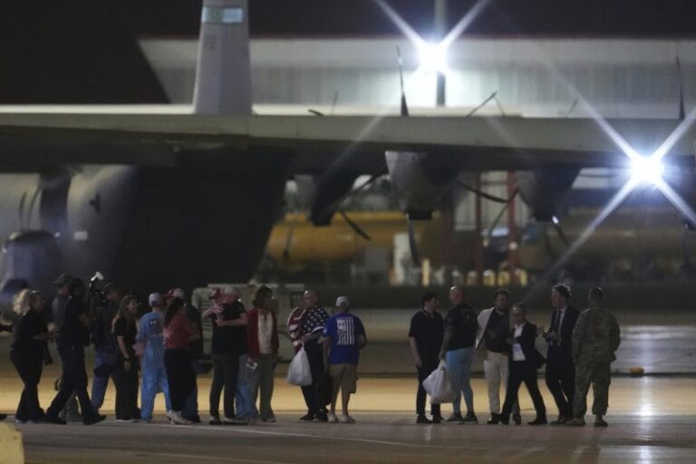 Venezuela libera reos a cambio de migrantes venezolanos en El Salvador