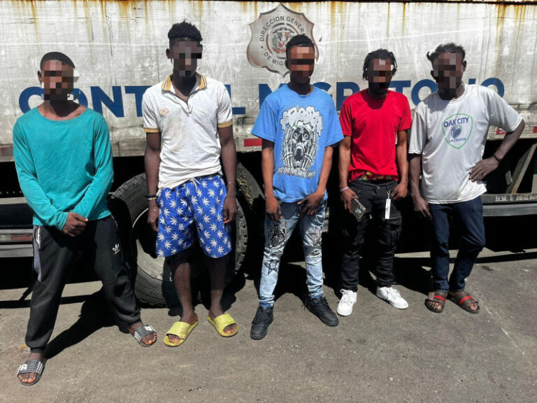 Migración detiene a 125 haitianos en Nagua en operativo contra estatus irregular