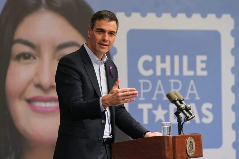 Sánchez impulsa la democracia en su gira por América Latina