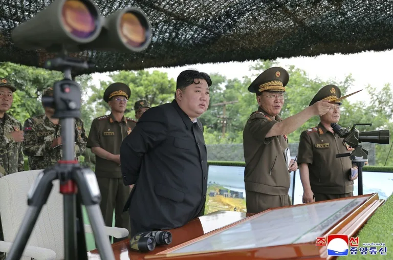 Kim Jong Un llama a su ejército a estar listo para la guerra
