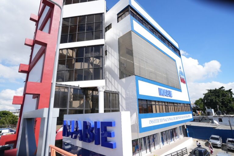Inabie defiende licitaciones de alimentación escolar realizadas del 2024 al 2026
