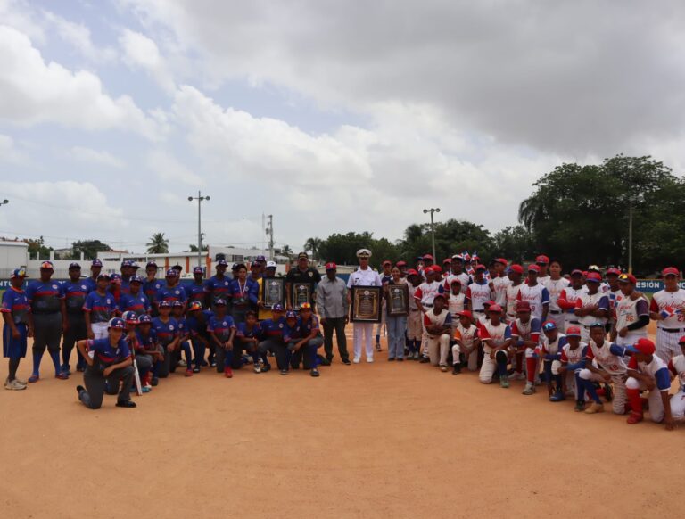 La Liga Rafael Báez realizó un intercambio de béisbol con Castro Academy de Puerto Rico