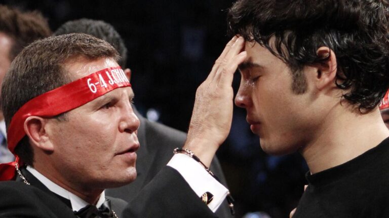 El excampeón mundial de boxeo Julio Cesar Chávez declaró que está listo para defender a su hijo