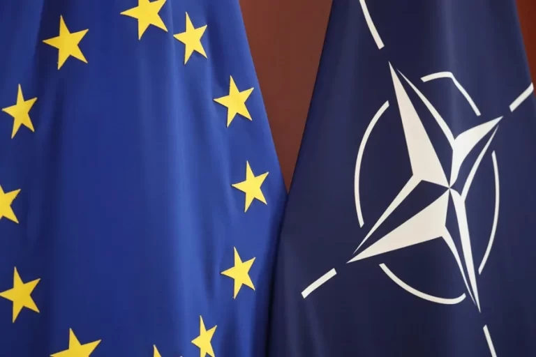 La OTAN exige reforzar la coordinación con la UE para aumentar la producción industrial de defensa