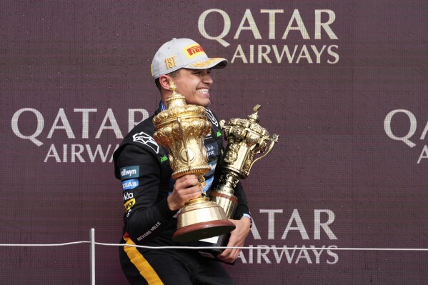 Lando Norris ganó bajo lluvias el Gran Premio de Fórmula Uno celebrado en Gran Bretaña