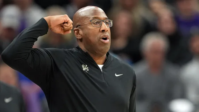 Los Knicks de New York contrataron de manera oficial a Mike Brown como su nuevo entrenador