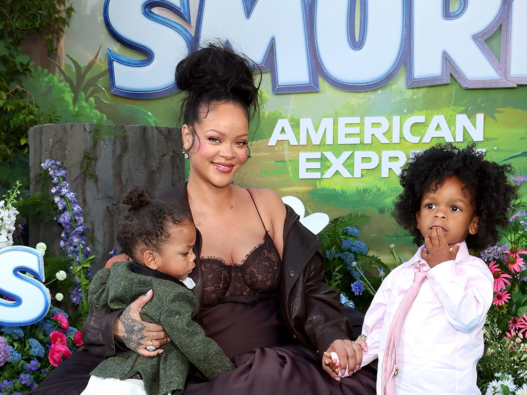 Rihanna se roba el show con RZA, Riot y su pancita en el estreno de ‘Smurfs’ en Los Ángeles