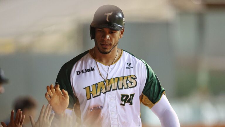 Estrellas Orientales expresan condolencias a Steven Moya por el fallecimiento de su esposa