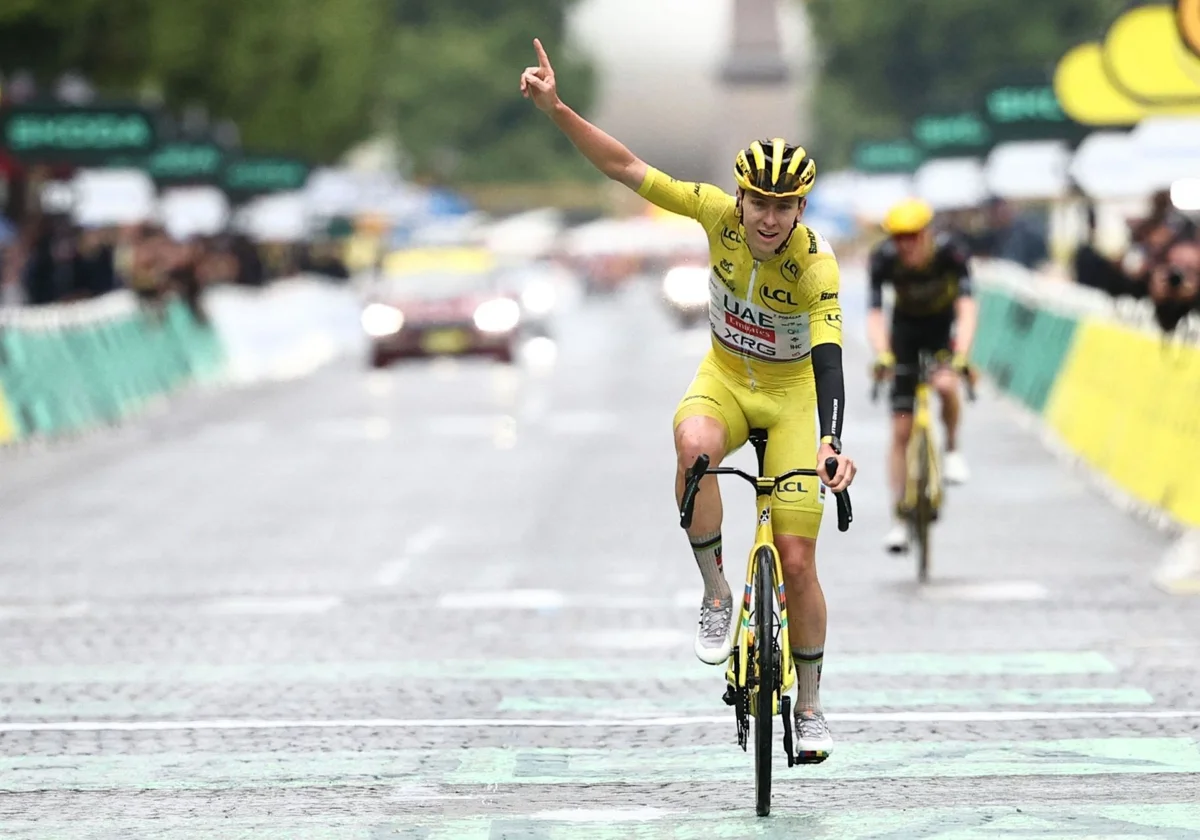 El esloveno Tadej Pogacar ganó su cuarto Tour de Francia y esta a ley de uno para empatar el récord