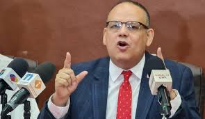 Triunfo de Trajano Potentini como presidente del CARD
