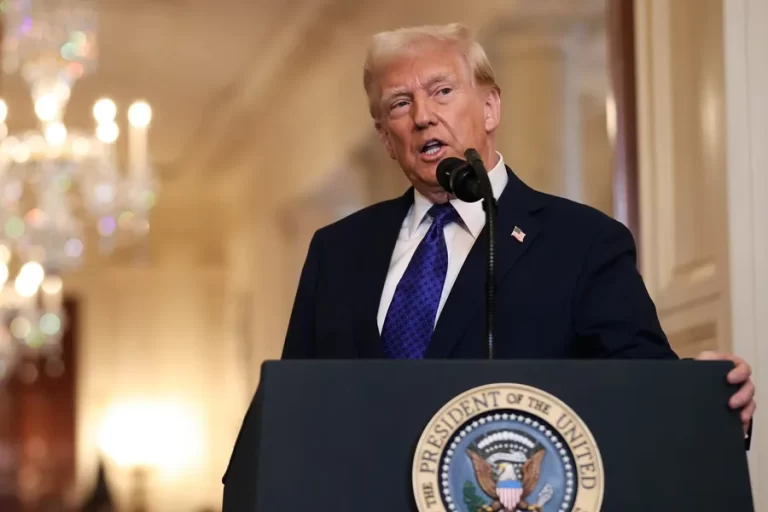 Trump niega carta a Epstein como «falsa» y amenaza con demanda