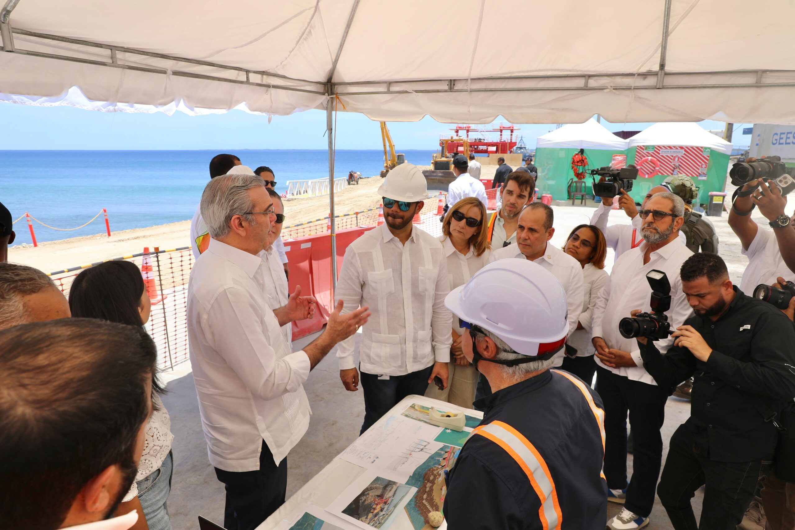 Inauguran línea de transmisión en Montecristi y Manzanillo