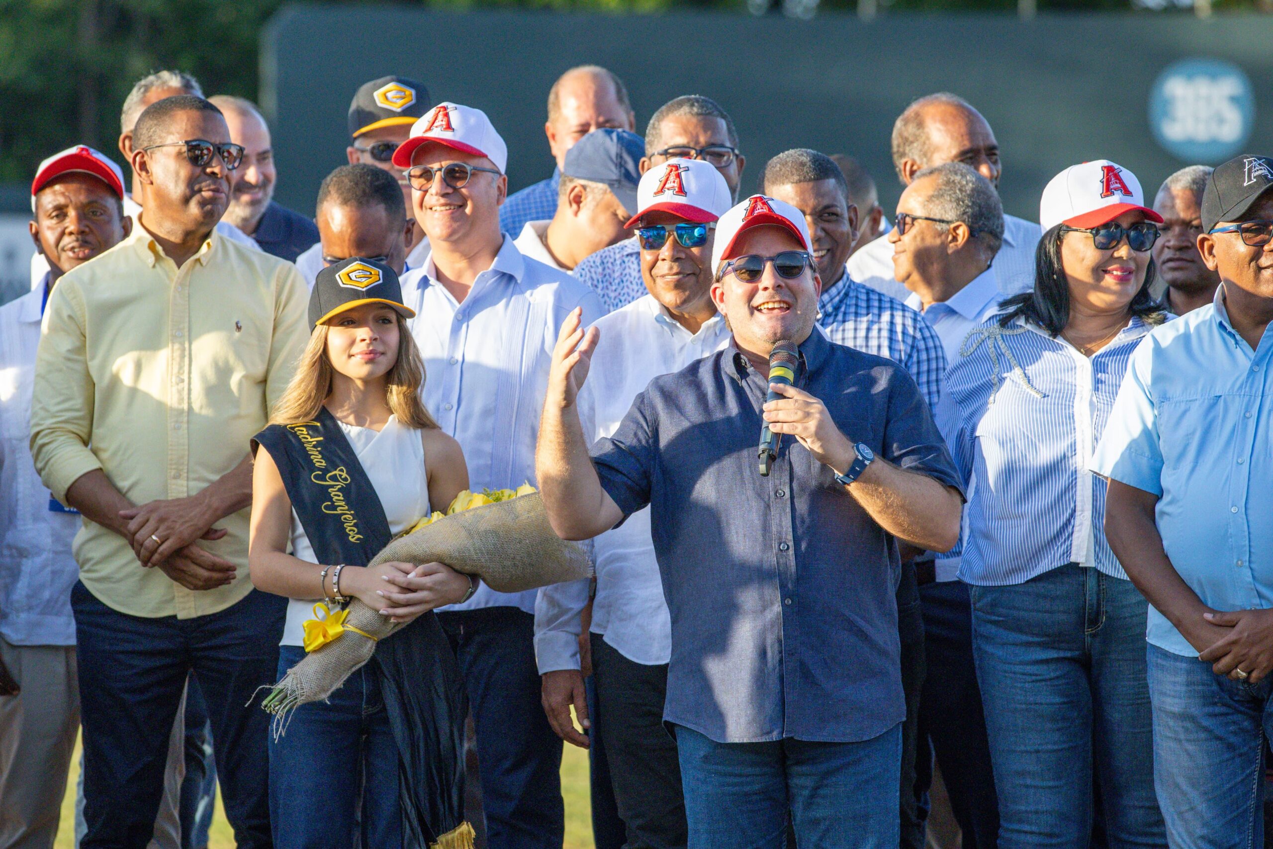 Martínez brilla en la apertura de la Liga de Béisbol