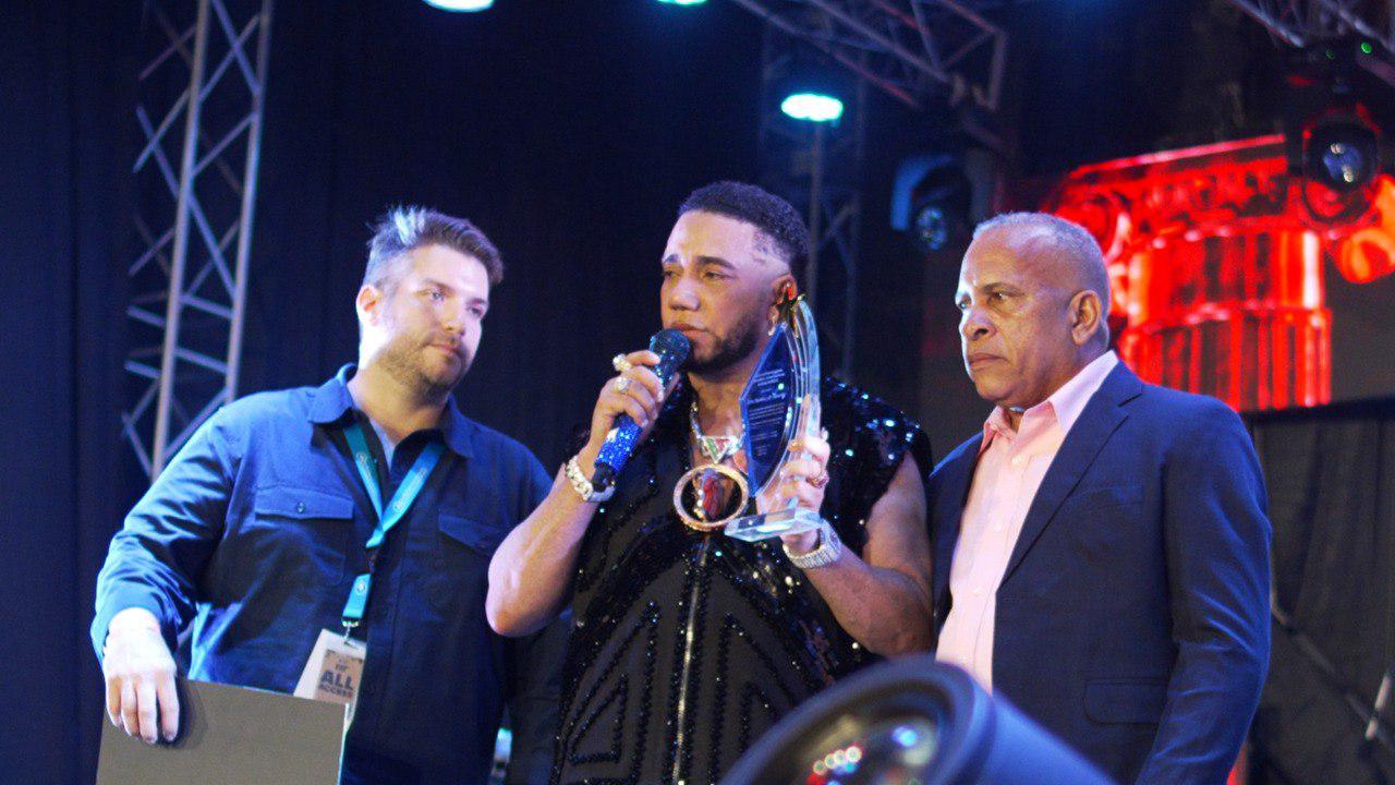 “El Camarón” recibe homenaje por su impacto en la música dominicana