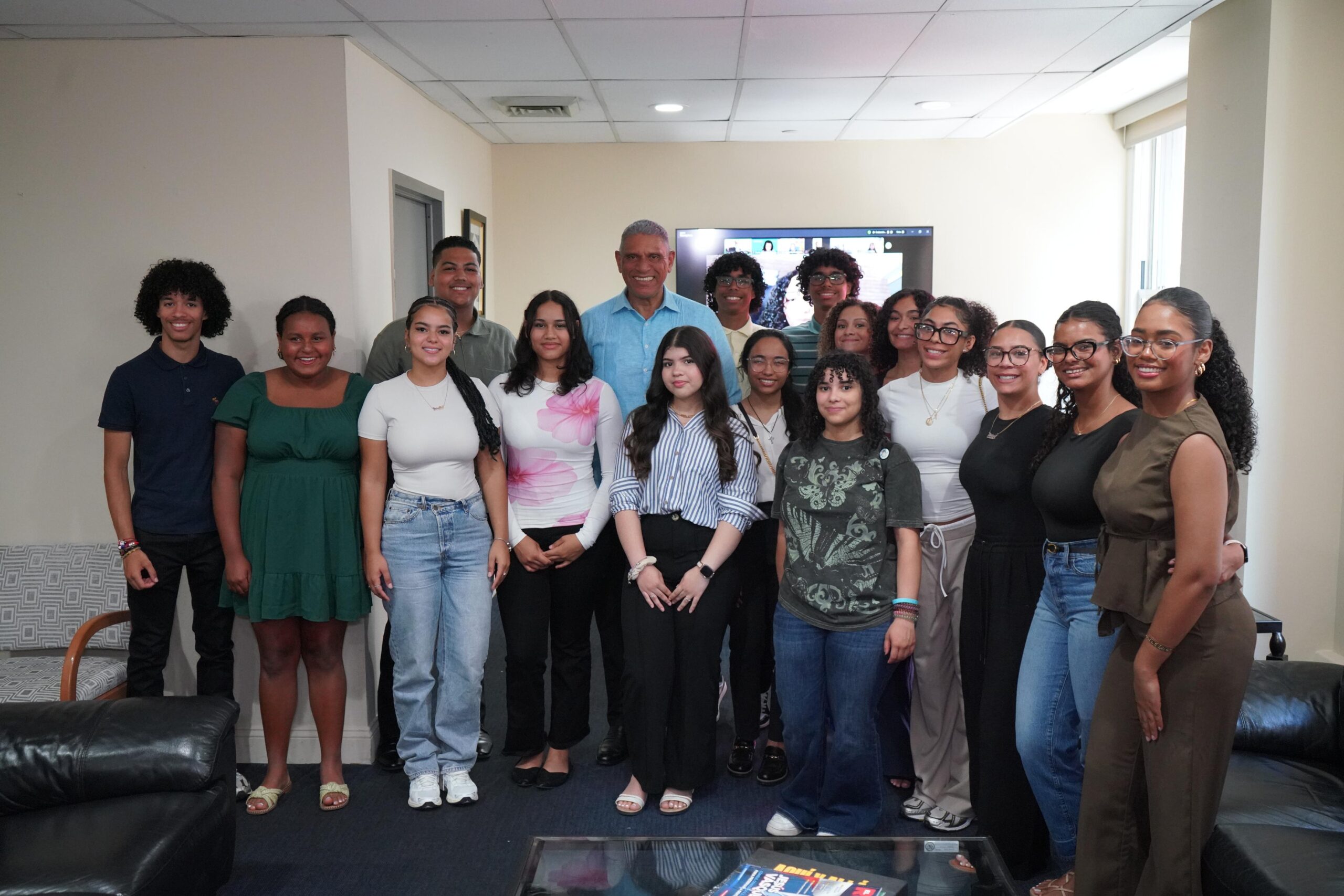 Estudiantes dominicanos destacados en Nueva York reciben premios