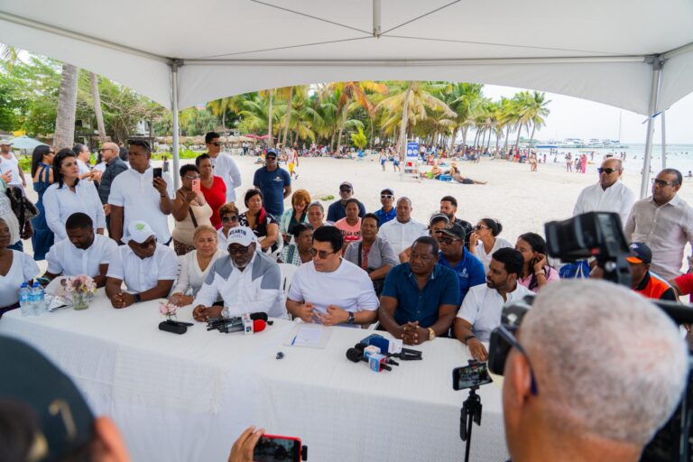 Playa de Boca Chica será transformada: ministro Collado anuncia proyecto por más RD$600 millones