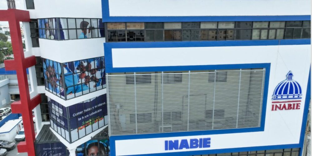 Detectan irregularidades en licitaciones del INABIE