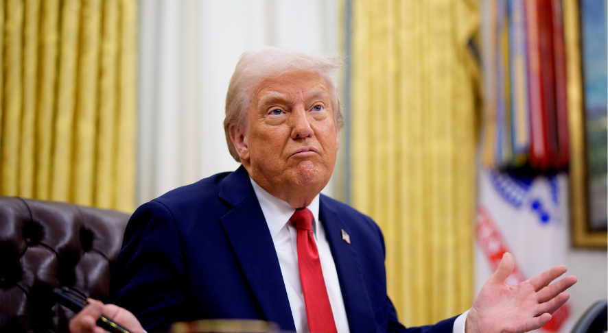 Juez federal bloquea intento de Trump de eliminar ciudadanía por nacimiento