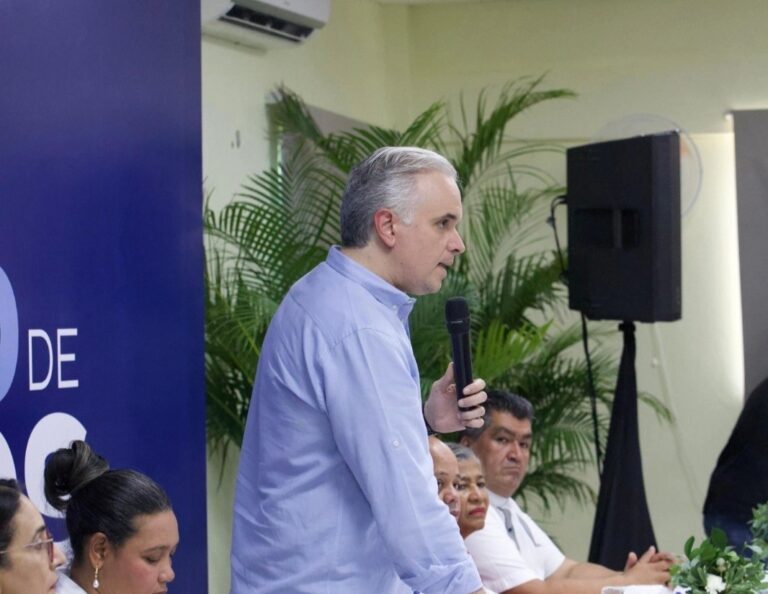 Ministro de Educación socializa hoja de ruta y nueva asignatura de Moral y Cívica en Azua