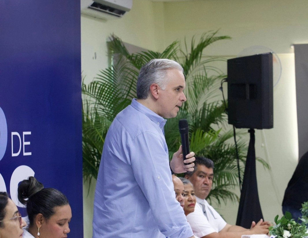 Ministro de Educación socializa hoja de ruta y nueva asignatura de Moral y Cívica en Azua