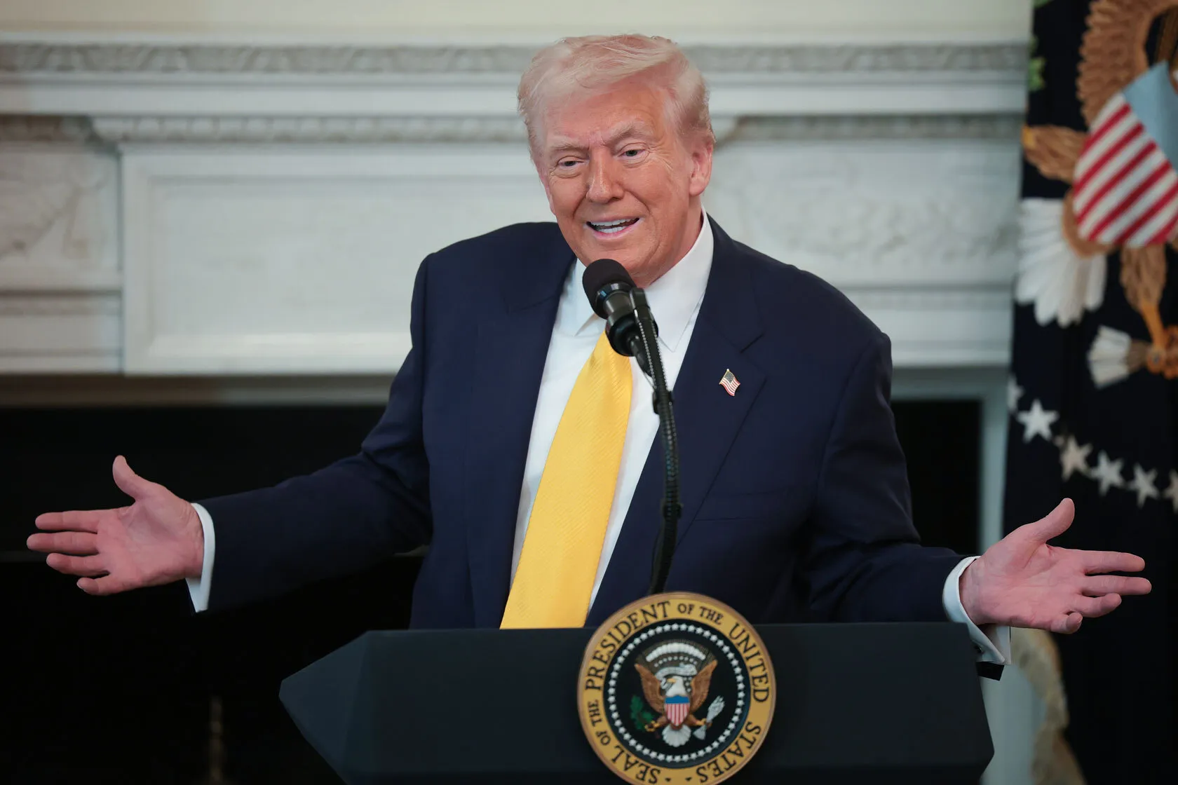 Trump niega conocer su aparición en archivos de Epstein