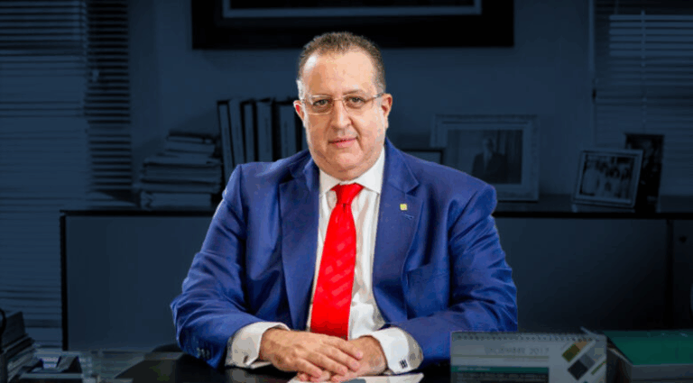Magín Díaz asume Hacienda: ¿Inicio de reforma fiscal?