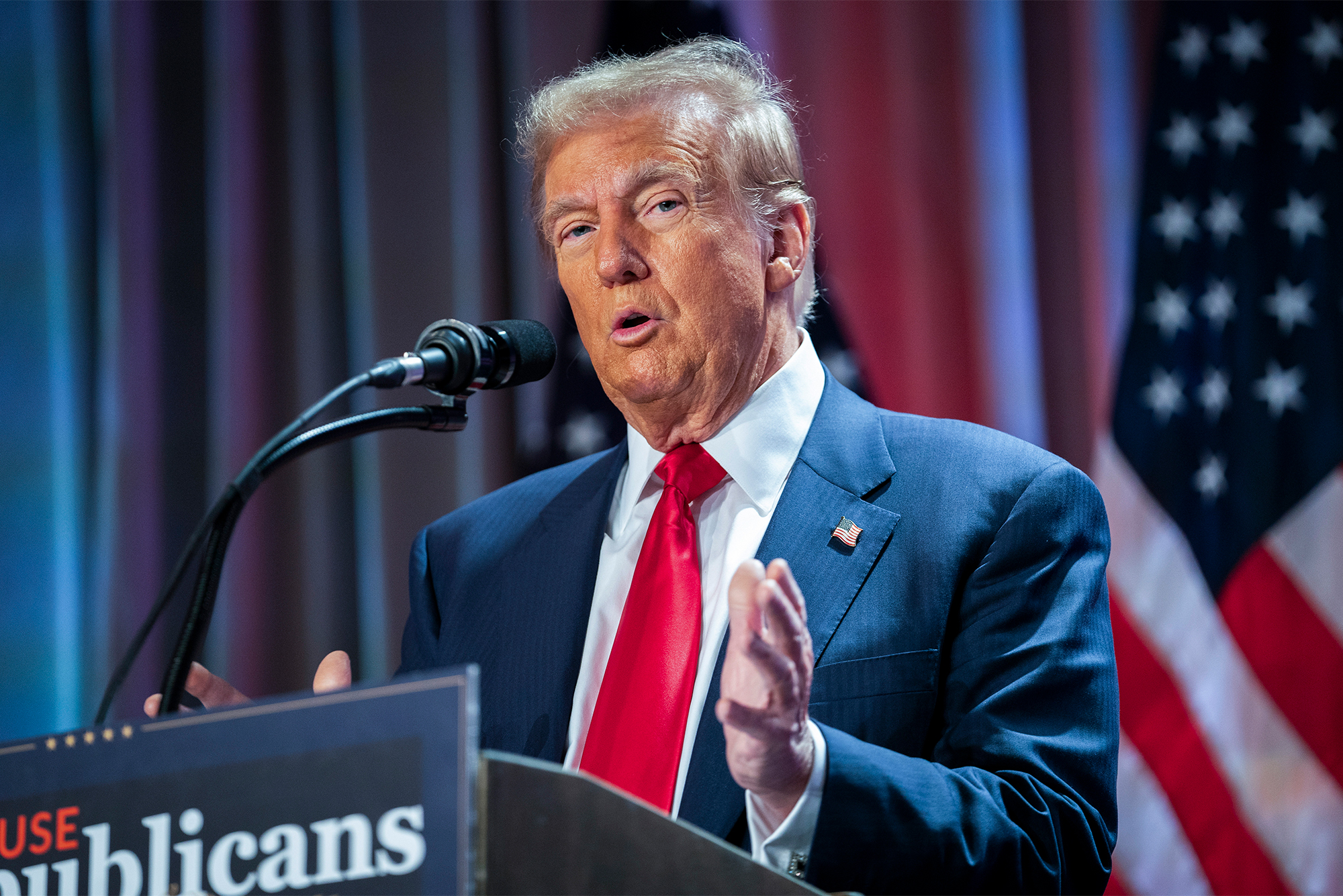 Diagnostican a Trump con insuficiencia venosa crónica tras hinchazón en las piernas