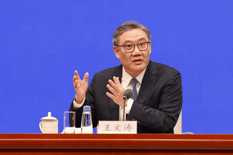 Ministro chino de Comercio revela que EE. UU. aplica aranceles del 53.6 % a productos chinos