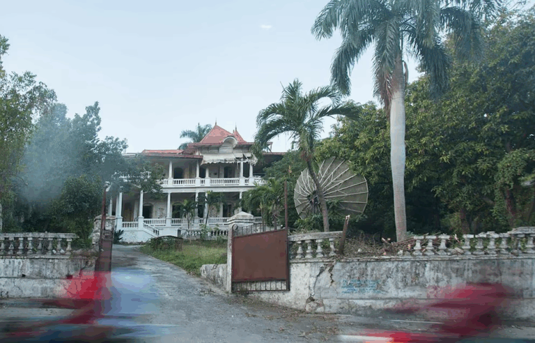A tiros limpios rescatan obras de Centro Cultural haitiano