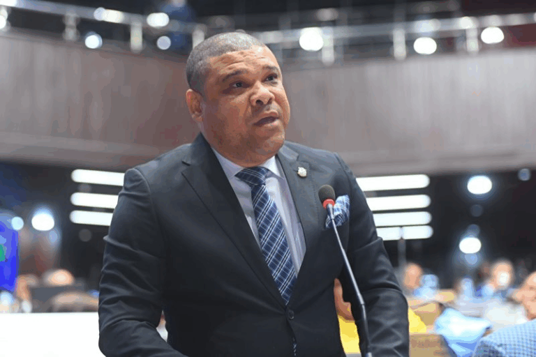 Diputado del PRD denuncia Gobierno busca aprobar USD$615 millones en préstamos