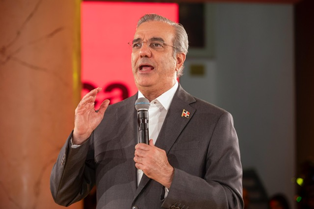 Presidente Abinader revisará cambios a Ley de Residuos Sólidos tras críticas del sector empresarial