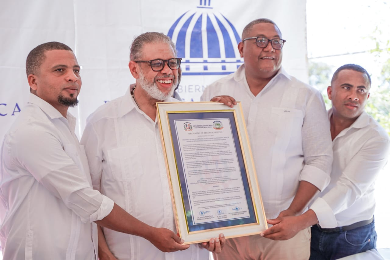Desarrollo de la Comunidad inaugura parque en Sabana Larga, Elías Piña