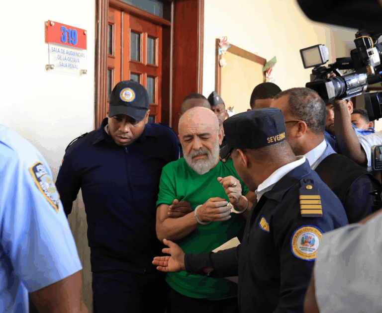 Ángel Martínez recibe coerción por difamar a Faride Raful