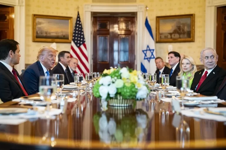 Netanyahu y Trump buscan acogida para gazatíes fuera de Gaza