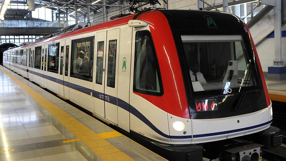 Filas interminables en el Metro de Santo Domingo