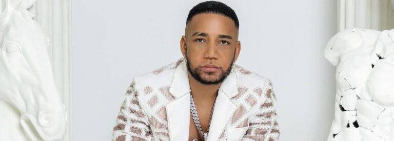 Elvis Martínez pone a elegir a sus fans: ¿Estadio Olímpico, Arena del Cibao o Estadio Quisqueya?